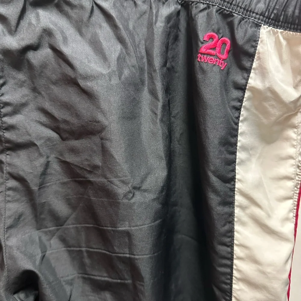 Nike women's Black Track Pants with White Side Panels and Pink Accent NWOT B28